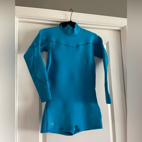 Women’s Wetsuit - Picture 1 of 2